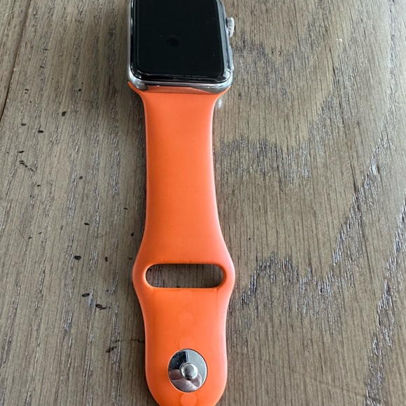 Apple Hermès Series 3, 42MM - Picture 4 of 7